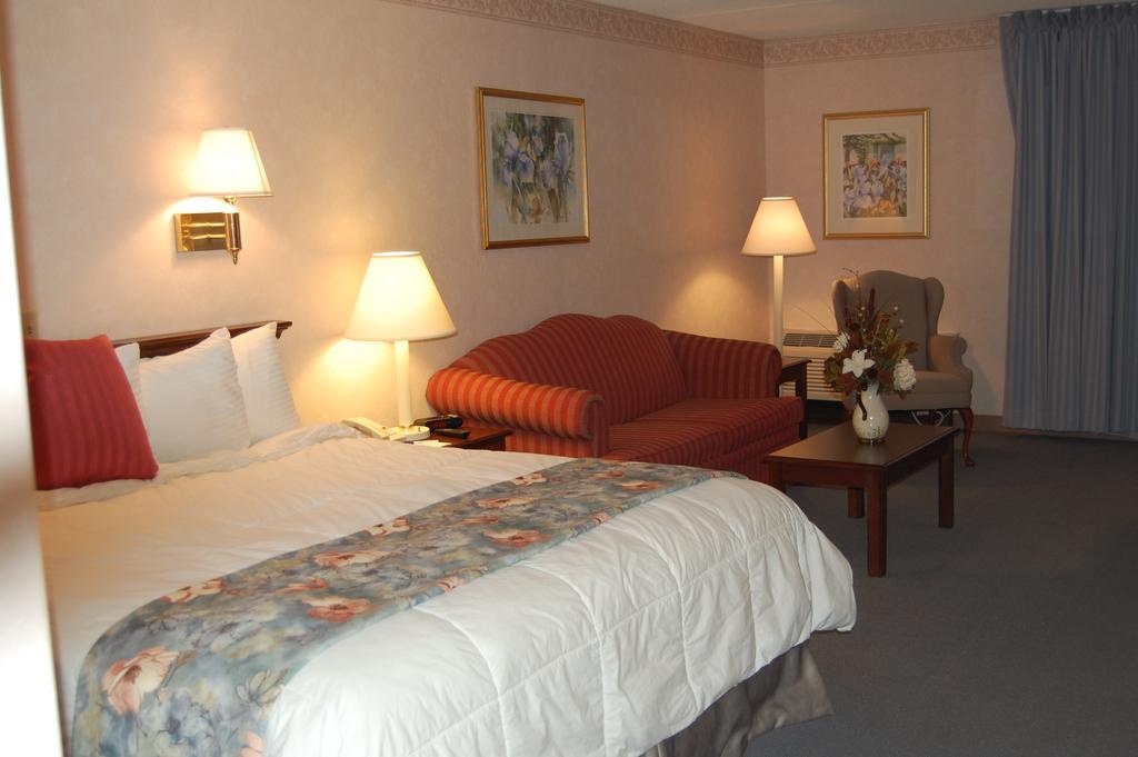 Best Western Plus Chelmsford Inn Exterior photo